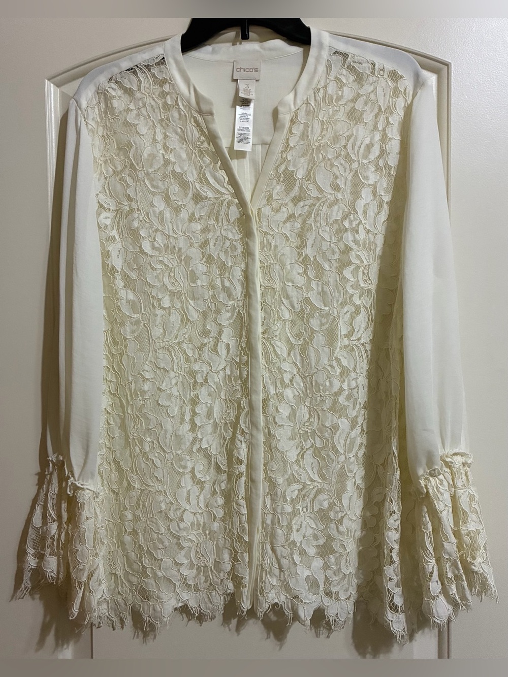 Chico’s Cream Lace Button Down V-Neck with Dramatic Bell Sleeves Top Blouse L
